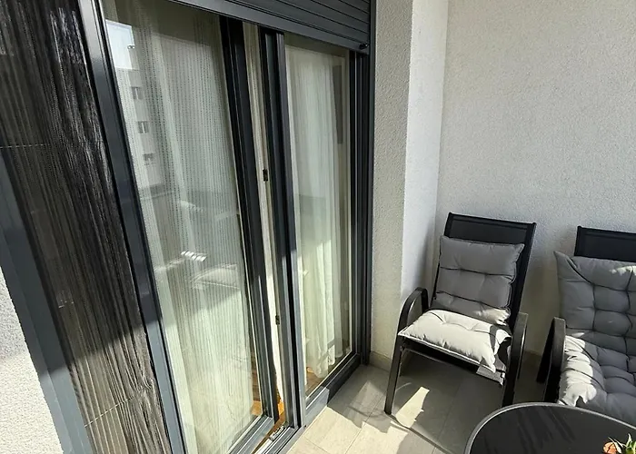 Apartment Lana With Private Parking