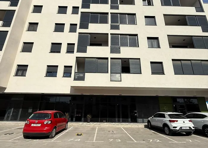 Lana With Private Parking Apartment