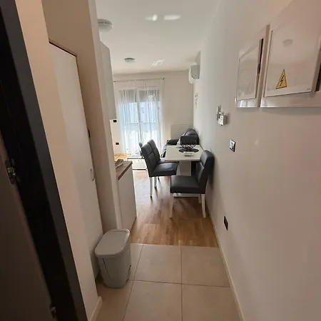 Appartement Lana With Private Parking
