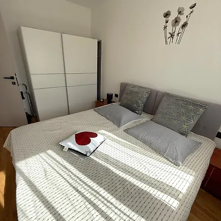 Appartement Lana With Private Parking